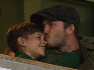 So Sweet, Foto Kemesraan David Beckham Bersama Keempat Anaknya