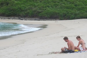 Pantai Mawun di Lombok, Tempat Sepi Bule Berbikini