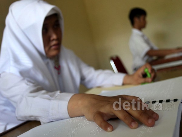 Siswa Tuna Netra Ikuti UN