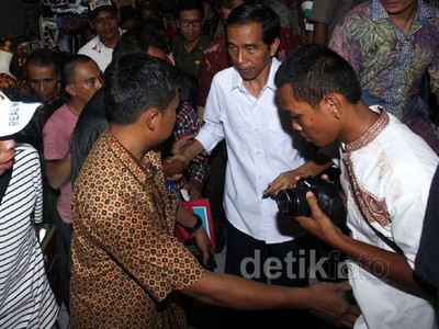 Jokowi Resmikan Pusat Jajanan Blok G