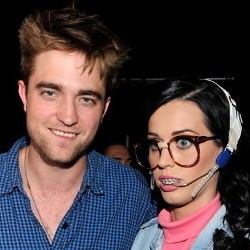 Robert Pattinson dan Katy Perry Hadir Bersama di Coachella