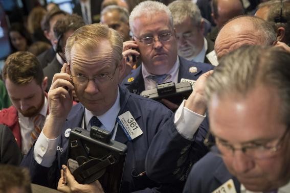 Wall Street Menghijau Berkat Saham Perbankan