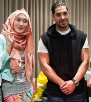 Dian Pelangi Jadi Bintang Video Klip Penyanyi Asal Inggris, Saif Adam
