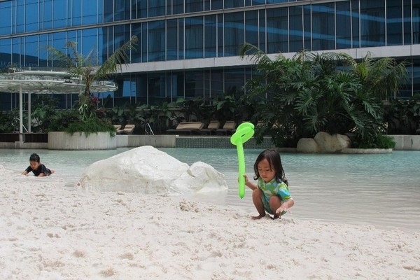 Inilah Satu-satunya Hotel di Bandung yang Punya Pantai
