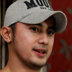 Sstt.. Hengky Kurniawan Tengah Penjajakan dengan Janda