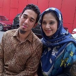 Ini Cara Ayu Azhari Agar Anaknya Tak Jadi Borju