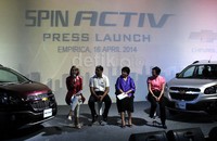 Jajaran petinggi General Motors Indonesia memperkenalkan MPV Spin Activ terbaru.     