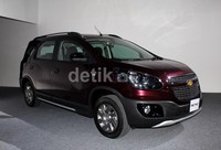 Untuk eksterior, Spin Activ dilengkapi bodi kit berbahan fiber, spoiler depan dan belakang serta garis pintu berwarna hitam yang mencuatkan kesan gagah.     