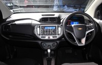 Sepintas bagian interior tidak banyak perbedaan dari Spin satu kelas di bawah. Di interiornya tepatnya pada lingkar kemudi, Spin Activ sudah memiliki fitur kontrol percepatan di lingkar kemudi.     