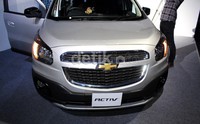 Dan untuk meningkatkan kenyamanan berkendara, Chevy Spin Activ disokong suspensi independent di depan dan semi independent di belakang.     