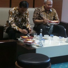 Berkunjung ke Rektorat ITB, Jokowi Disuguhi Fastfood Jepang