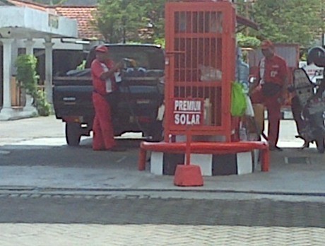 Aduh, BBM Subsidi Dimasukkan ke Jeriken