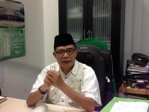 Sebut SK Pemecatan Bodong, Emron Bacakan Sebait Pantun