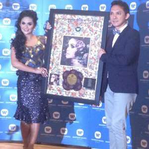 Krisdayanti Resmi Rilis Persembahan Ratu Cinta di Malaysia Krisdayanti Resmi Rilis Persembahan Ratu Cinta di Malaysia