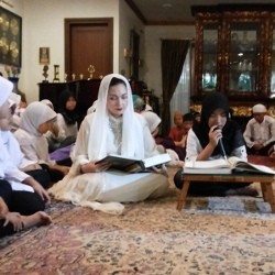 Nia Daniati Gelar Syukuran di Ultah yang ke-50
