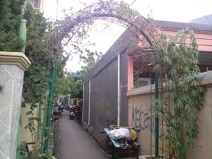 Tinggal di Gang Sempit, Ini Cara Pak Raden Mengisi Usia Senja
