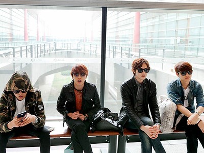 CNBlue Cool Tampil Kasual di Beijing