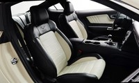 Dan jahitan yang sama akan bisa dilihat pada  instrument panel, shifter boot, center armrest, door inserts dan jok. Istimewa/dok Ford.