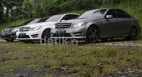 Mercedes-Benz C200 Sport dibanderol Rp 609 juta, C200 Edition C Rp 679 juta, C250 Avantgarde AMG Rp 769 juta, C300 Avantgarde Rp 829 juta yang masing-masing dijual off the road Jakarta.