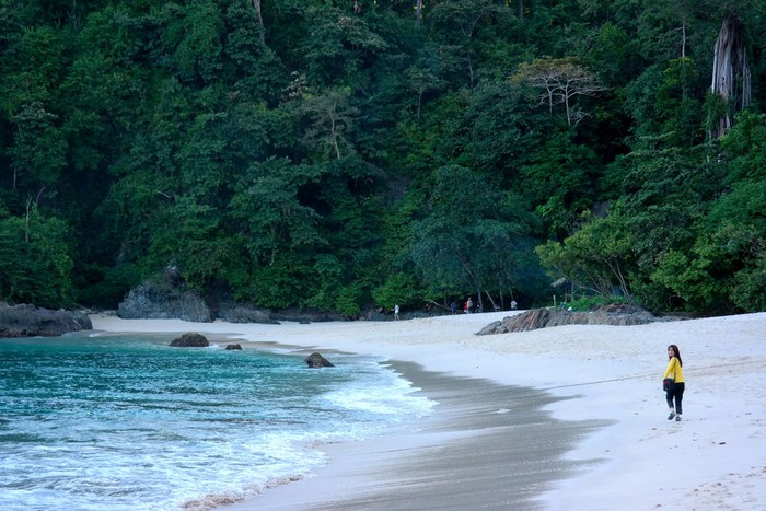 Liburan, ke Teluk Ijo Banyuwangi Saja!