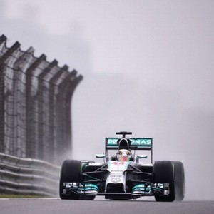 Pole Milik Hamilton, Red Bull di Posisi 2-3