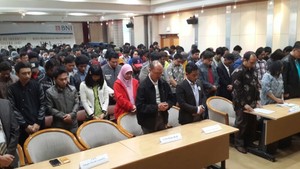 Ratusan TKI di Korsel Berdoa untuk Para Korban Kapal Tenggelam