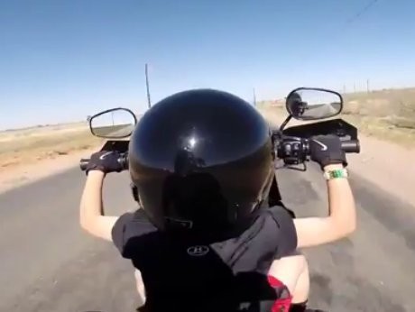 Bocah 6 Tahun Disuruh Ayah Nyetir Harley!