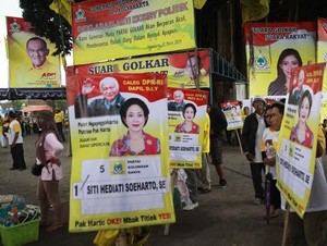 Senyum Pak Harto Antar Mbak Titiek ke Senayan