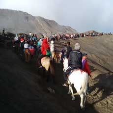 Jumlah Wisatawan di Gunung Bromo Melonjak 100 Persen