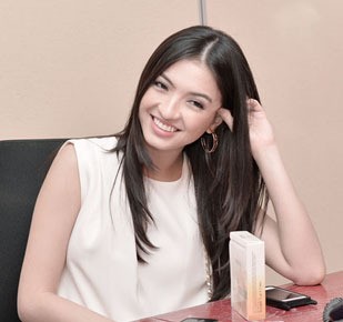 Foto: Raline Shah, Si Cantik yang Ekspresif