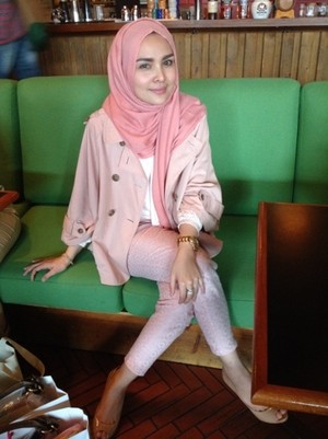 Tips Miliki Wajah Cantik & Rambut Terawat untuk Hijabers dari Ria Miranda