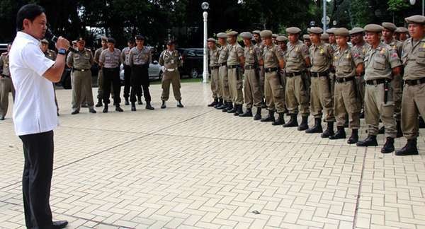 Lantik Kasatpol PP Bogor Saat Sakit, Bima Arya Diantar Jemput Ambulans