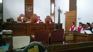 Hakim Cecar Gatot Soal Hubungannya dengan Surya