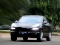 Bagaimana Rasanya Berada di Balik Kemudi Porsche Cayenne?