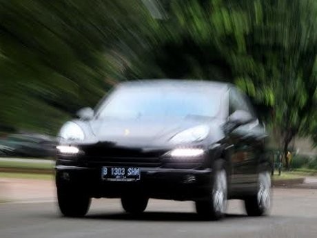 Bagaimana Rasanya Berada di Balik Kemudi Porsche Cayenne?