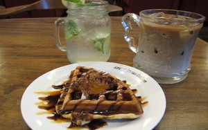 Angel-in-us-coffee: Dutch Coffee Dingin dan Waffle Peach Manis a la Korea