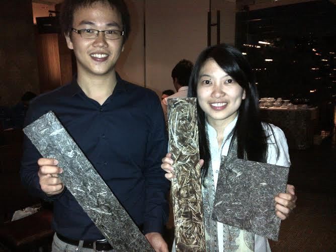 Sekelompok Anak Muda Ini Ciptakan Lantai Terbuat dari Bulu Ayam