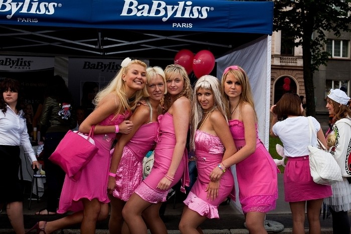 Festival di Eropa Ini Isinya 2.000 Wanita Seksi & Pirang