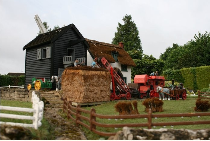 Tempat di Inggris Ini Membuat Anda Jadi Raksasa