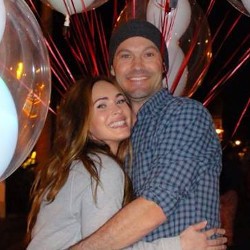 Mesranya Megan Fox dan Suami di Disneyland