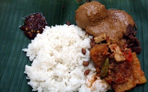Ke Pasar Cikini, Jangan Lupa Jajan Gudeg Yogya dengan Siraman Areh!