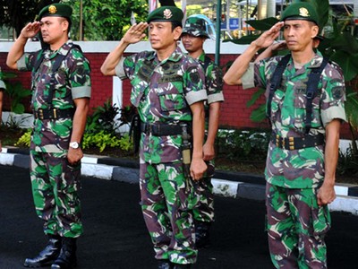 Prajurit Kostrad Isi Minggu Militer dengan Berbaris