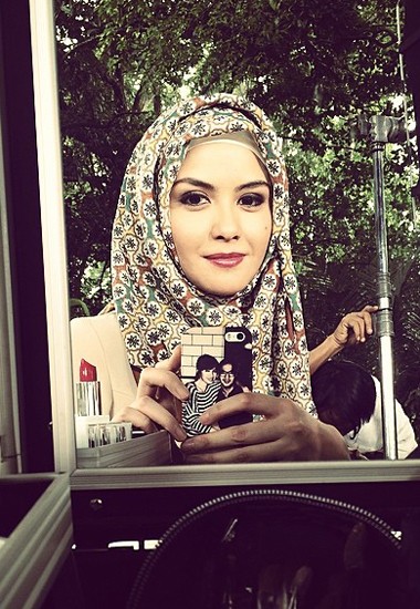 Cantik Berhijab ala Revalina S Temat