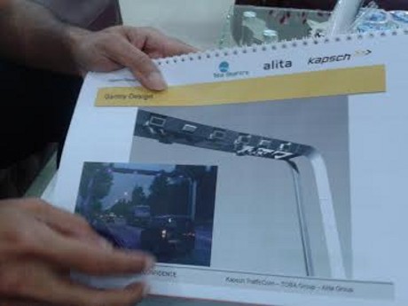 Beginilah Cara Petugas Menilang Mobil yang Melanggar Sistem ERP