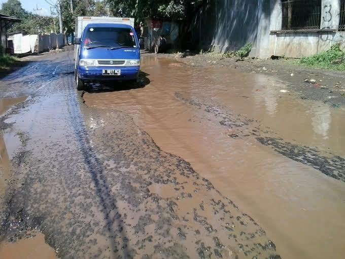 Ini Penampakan Parahnya Jalan Rusak di Bogor, Sudah Setahun Tak Ada Perbaikan