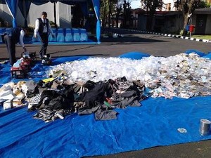 Kemenkum HAM akan Musnahkan Barang-barang KW: Kaos Lacoste Hingga DVD