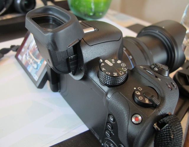 Samsung NX30: Mirrorless Pintar dengan Cita Rasa DSLR