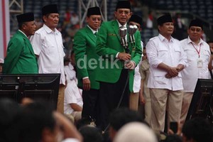 Jas Hijau SDA Muncul di Kampanye Gerindra, Hilang di Mukernas PPP