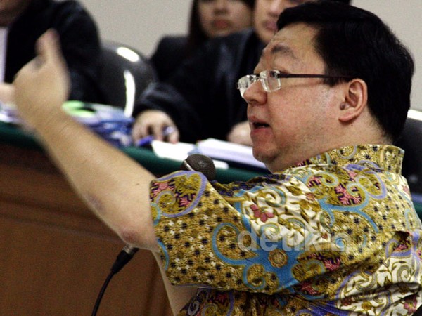 Robert Tantular Bersaksi di Sidang Century