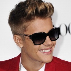 Sidang Kasus Balapan Liar Justin Bieber Ditunda Hingga Juli
